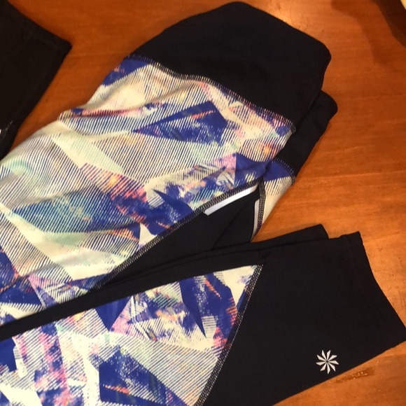 Athleta Blue Luminous Powder Peak & Black floral leggings Both size Small - Picture 5 of 8